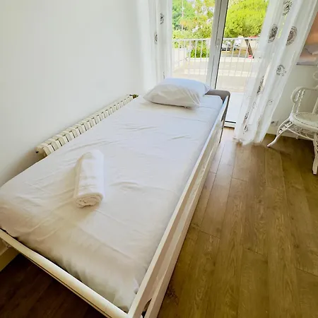 New! Face A La Plage De Pontaillac